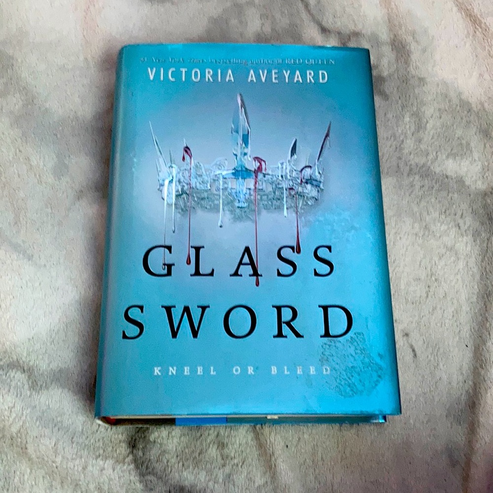 Glass Sword by Victoria Aveyard